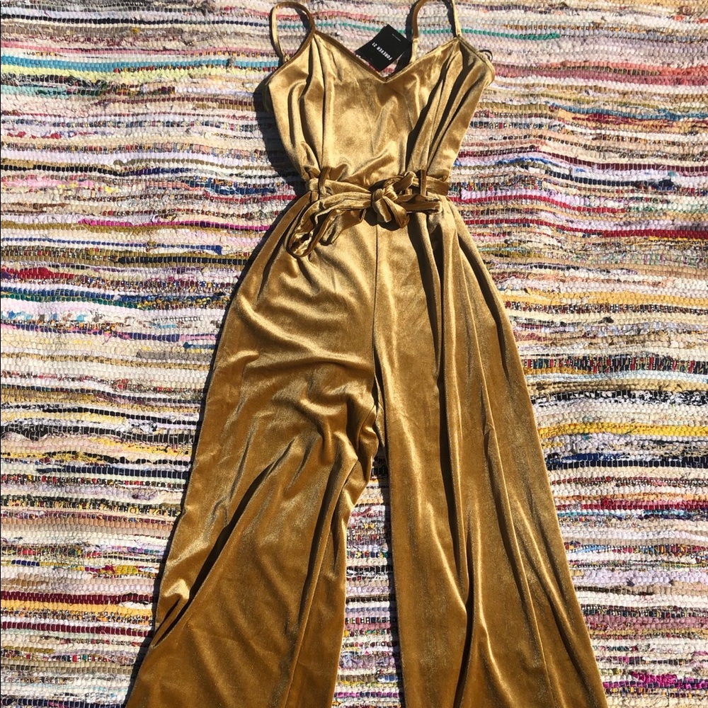 💛💛forever 21 gold velvet wide legged romper 💛💛